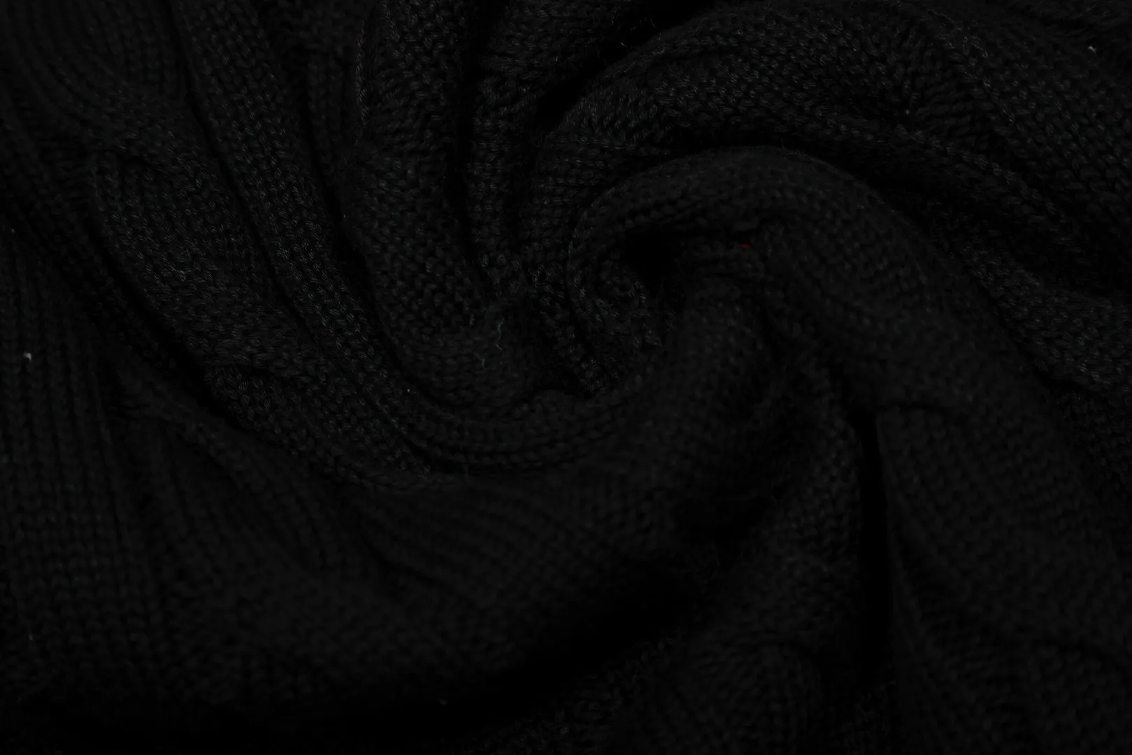 P220 Top quality" Style number: DS012# (not off the shelves all year round) [Ralph Lauren round neck solid color pony embroidered logo twist knitted sweater] ✅Ralph Lauren Ralph Lauren classic basic versatile unisex knitted pullover round neck sweater ✅Main supplier platform live broadcast Wholesale entity Replenish when out of stock Not off the shelf ✅ZP quality 1:1 version Scan the code to enter the GF website Counter quality ✅Detailed quality is the only one in Guangzhou Imported quality cotton yarn, focusing on high-end, cost-effective, good quality needless to say ✅The version is restored to the original order, the maximum size can be worn up to 190 pounds, loose, comfortable and stress-free ✅The upper body is simple and easy to match, ootd must-have style, good-looking clothes are never picky, a must-have in couples' wardrobes.